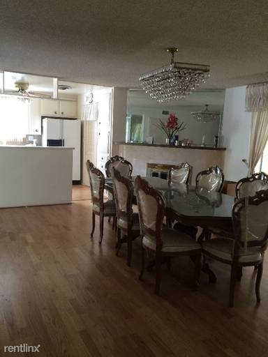 Main picture of 23400 Vanowen St