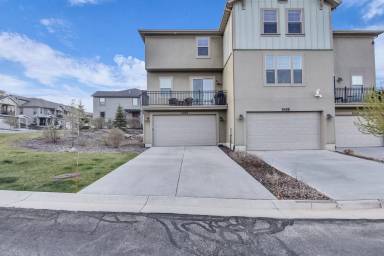 Main picture of 1072 W Cattail Ct
