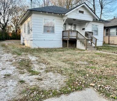Main picture of 919 S Douglas Ave
