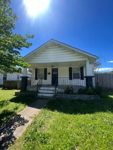 Main picture of 120 S Patterson Ave