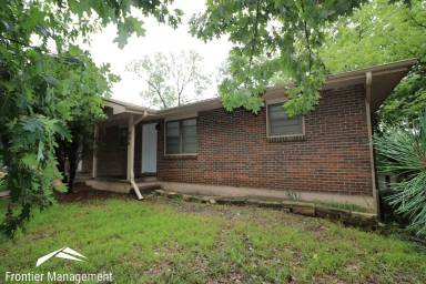 Main picture of 824 Dondee Dr