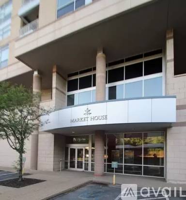 Main picture of 5570 Centre Ave