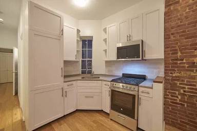Main picture of 303 E 81st St