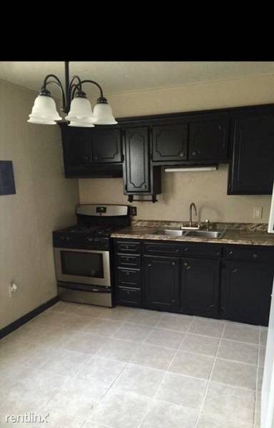 Main picture of 519 N Broadway St