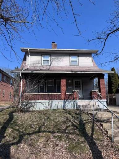 Main picture of 101 E Bruce Ave