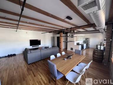 Main picture of 515 N Noble St