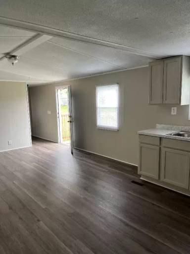 Main picture of 118 First Creek Rd
