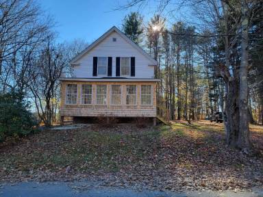 Main picture of 53 Maple St