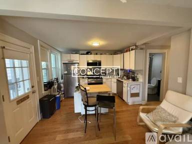 Main picture of 124 Berkshire St