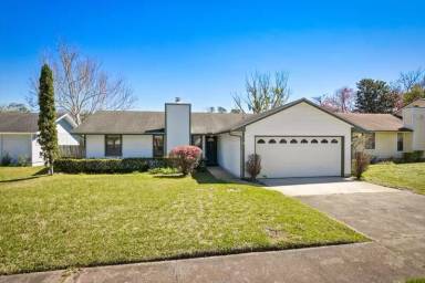 Main picture of 2059 Oak Water Dr