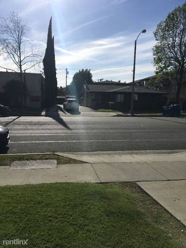 Main picture of 911 S Marengo Ave