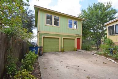 Main picture of 2102 Greenwood Ave