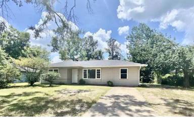 Main picture of 107 Dahlia St