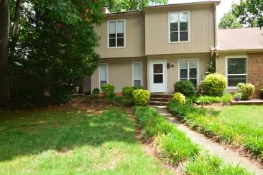 Main picture of 204 Twin Oaks Pl