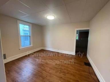 Main picture of 330 S 4th St