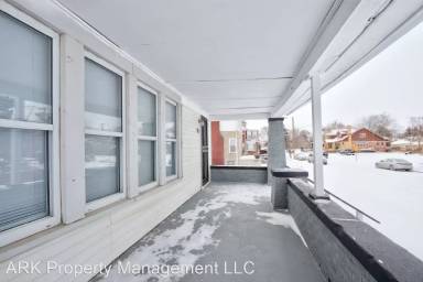 Main picture of 438 Newport St