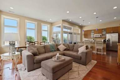 Main picture of 3158 N Seminary Ave