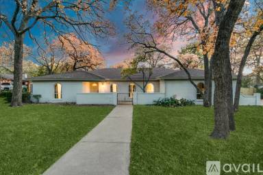 Main picture of 1709 Avalon Dr
