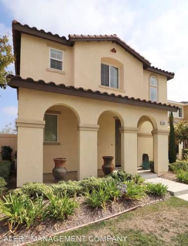 Main picture of 3455 N Oxnard Blvd