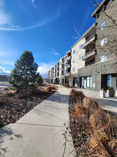 Main picture of Summit View Square