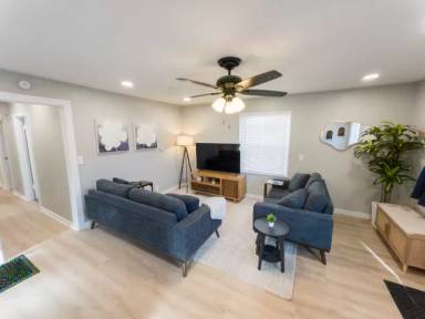 Main picture of 1010 California Ave