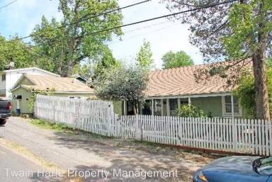Main picture of 18513 Fir Ave