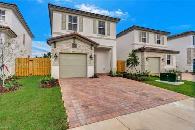 Main picture of 2411 NW 131st Cir