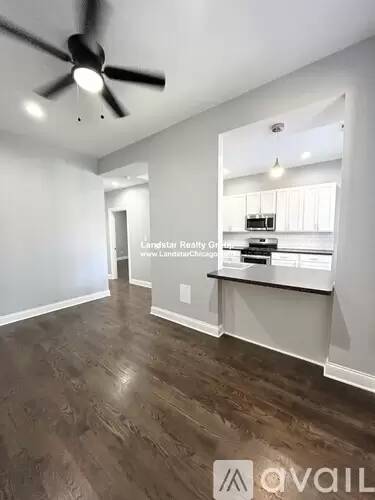 Main picture of 908 W Montrose Ave