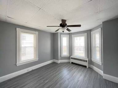 Main picture of 559 Silver St