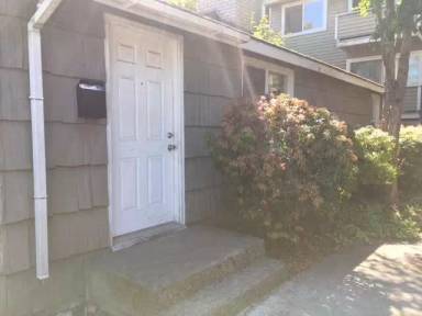 Main picture of 1815 E Pike St
