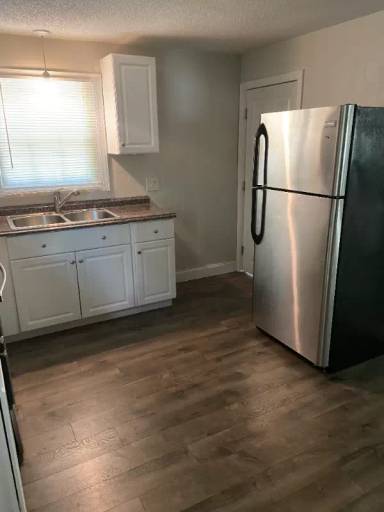 Main picture of 2640 Longview Rd