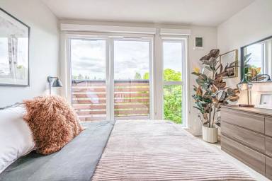 Main picture of 4015 Stone Way N