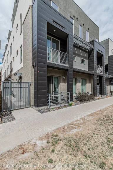 Main picture of 1323 Elati St