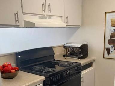 Main picture of 1300 Lakeview Ave