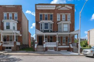 Main picture of 2412 Lakeview Ave