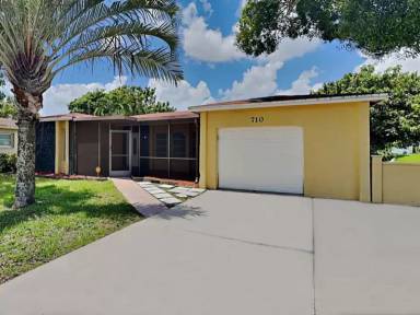 Main picture of 700 SW 50th Ave