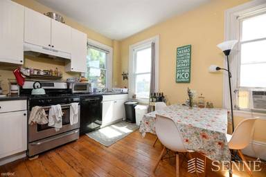 Main picture of 1095 Cambridge St