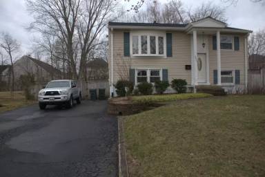 Main picture of 9423 Victoria St