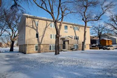 Main picture of 915 7th St S