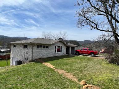 Main picture of 301 Pine Mountain Rd