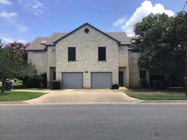 Main picture of 2914 Whisper Oaks Ln