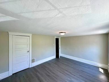 Main picture of 831 Morton St