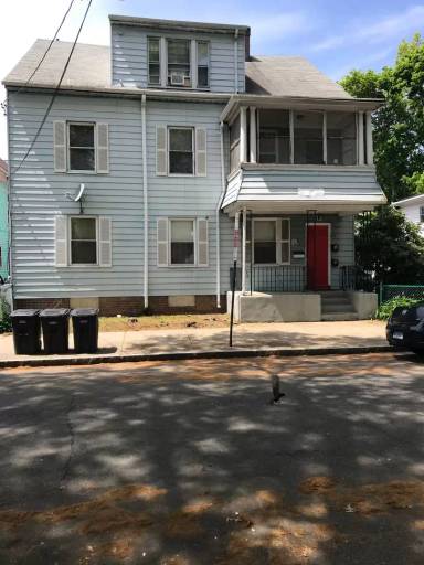 Main picture of 152 Greenwood St