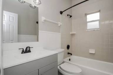 Main picture of 204 Lily Pad Ln