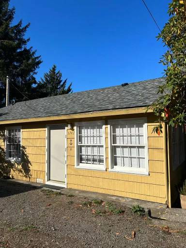 Main picture of 3747 NE Johns Loop