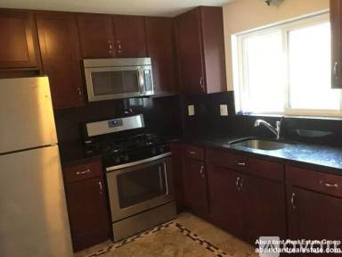 Main picture of 17 Oxford Cir