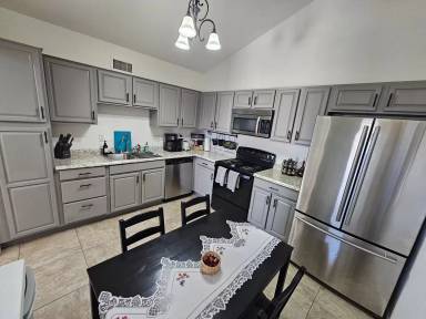 Main picture of 712 N Santa Barbara