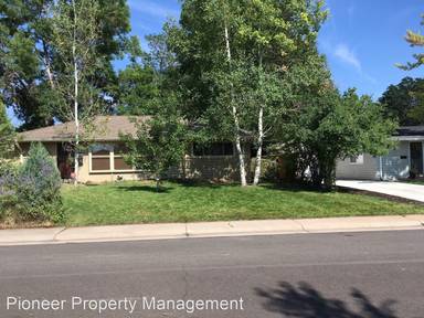 Main picture of 2540 S Bellaire St