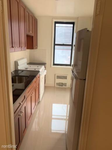 Main picture of 189 E 18th St