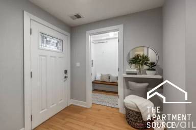 Main picture of 1337 W Walton St